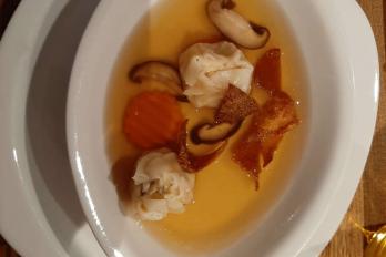 Klare Suppe mit Wantan Galerie